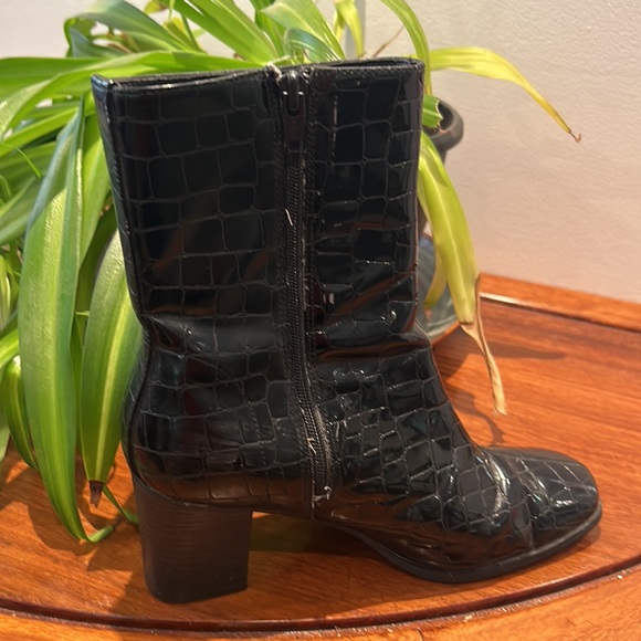 Black Crocodile Pattern (Artificial) Boots - Picture 3 of 3